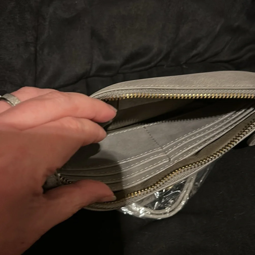 Joy Susan Brand Gray Mia Crossbody/Wristlet bag: NWT - Picture 4 of 6